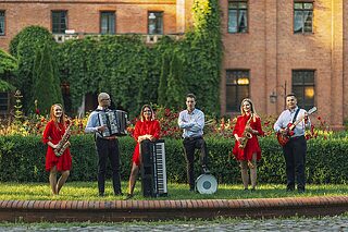 LIVE BAND